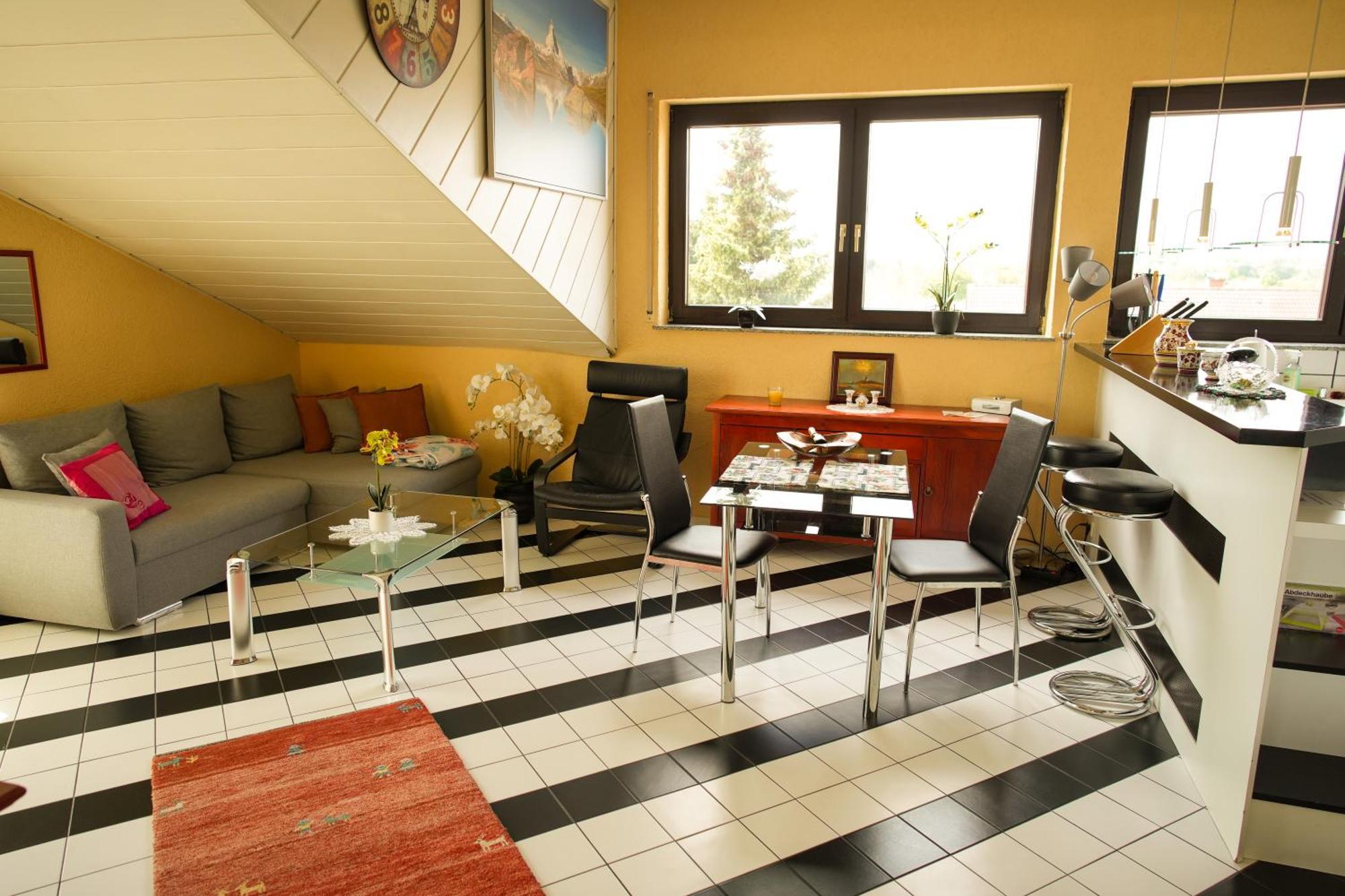 Schoenes Studio In Der Rheinebene, Zentral Gelegen Rheinstetten Εξωτερικό φωτογραφία